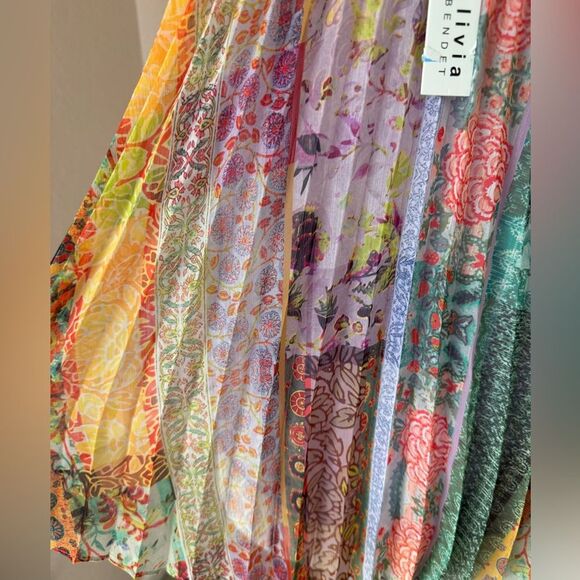 NWT Alice + Olivia Alycia Pleated Chiffon Top with chain collar - Picture 7 of 12